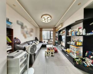 皇后国际 2室1厅 东南