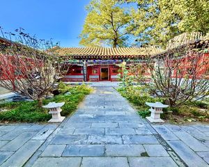景山公园附近二进四合院精装出售