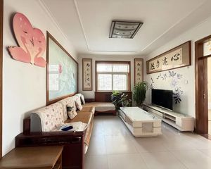 七中本部康复街小学一墙之隔佳园小区三居室老证送储间