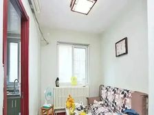 长阳康泽佳苑南区2室1厅,小区中间位置,满五年
