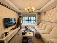 绿地外滩公馆 高楼层采光充足 双卫格局 近地铁 出行方便