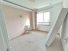 次新小区 三梯队龚小 钥匙房随时可看。电梯中间楼层