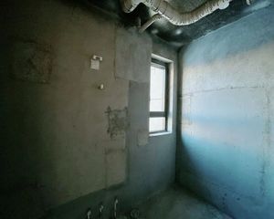现房 保利拉菲二期 四室 落地窗 有证能贷款