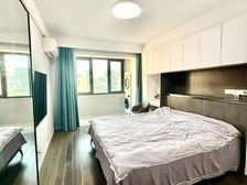 本月新上笋盘(婚房装修)东边套三房一套!一梯两户!业主诚售