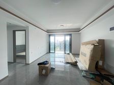 电梯15楼(318各付税费)带产权车位一个,看房有密码