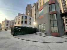 捡漏!100多万买独栋商铺,小区大门口间,四面落地窗