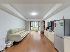 毗邻日月光(五年前老房东专属委托 付款好可刀)小区中心位置