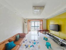 幸福小镇 3室2厅1卫 简装修 490万元