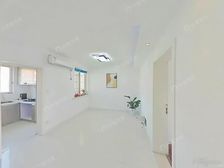 近地铁,9、14号线500米,82%得房率,客厅大窗采光好