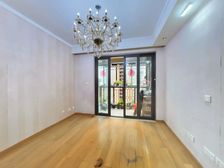 全新精装修 黄金好楼层 书包未用 包大税 有车位 随时可看房