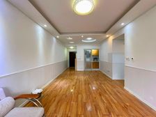 近轻轨站 保利物业 靠近步行街 生活 交通 娱乐都方便