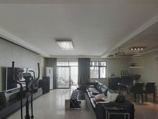 开平小区 四室两厅 业主诚心出售 有地下车位