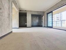 可少5个达不溜 轻轨18号线 品质大平层 2梯2户 大横厅