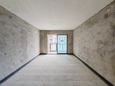 现房!现房!手续办完玖结房!送物管费 送20年车位使用权