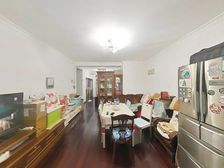 靠河景观房,前后花园,视野很好,房东诚心卖