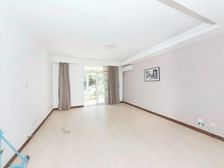 喜欢养花花草草的客户看过来,欧风花都带大院子两房,上师大日新