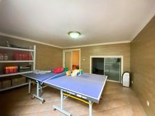 奉浦新华医院旁。联排别墅。空间大。送车位。地铁口