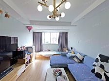 顶楼带阁楼,川中 近地铁 南北通透,交通便利,居家装修