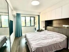 本月新上笋盘(婚房装修)东边套三房一套!一梯两户!业主诚售