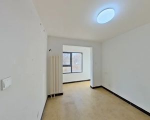 低楼层,出行方便;有钥匙,随时看房