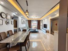 超靓4房175平方,豪华装修南向,业主移居深圳出售此房。