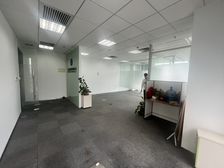 绿地中央广场精装修100方办公室出租 地铁口 带空调家具