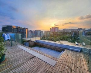 大花园空中别墅,买1层得3层,下楼公园地铁,可议价,繁华地段