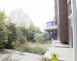 长阳 · 五矿铭品毛坯下跃 四居室,满五