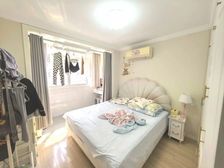 地铁口,电梯房,婚房装修全送,房东诚心出售,有钥匙!