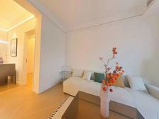 年年岁岁花像似,岁岁年年人不同