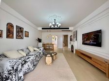 地铁口两房 出行方便 装修好 近医院 临地铁 中间楼层