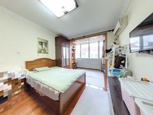 新出沿河边套,位置老好,南北通一梯两户,看房随时