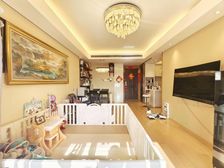 万科三期翡翠系列,豪华装修有地暖和清风系统,两房和客厅都朝南