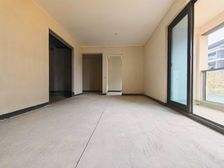 中央公园,海成横厅3房,离地铁近,看房方便,业主诚心出售。