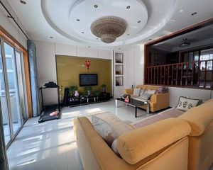 实勘,新上边套一复二。带200平大花园。位置安静。来品鉴