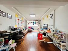 新出地铁口顶复 低市价50个 房东出国处理资产 看房随时