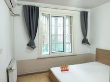 一楼带院子功能三房得房率高,中间位置。三新