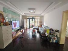 松江新城地铁站旁,飞机户型大三房,带院子,靠别墅位置,车位