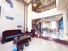 金郊学校联排别墅!地面75平方三层南向,豪华装修超靓直接可住