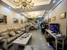 九龙仓兰宫 居住密度低 停车方便 南北通透 临地铁