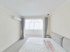 莲花路地铁站,单价2万多,一梯两户,次顶楼,位置安静