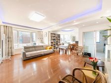 户型可改四房,全屋落地窗自带字母车位和储藏间,四周完全无遮挡