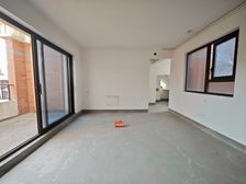 次新小区,电梯顶楼复式,送南北露台,纯毛胚,带车位,诚意出售