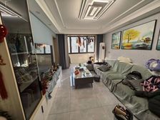 紧靠新城地铁站 出门中山广场 精装三房 送固定车位 看房随时