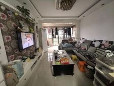 一楼送超大花园 精装修拎包住 房东诚心出售 看房提前联系