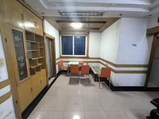 房东说:一楼带院子 采光好 想近期出售 现已搬空 随时看房