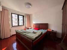 !800M地铁站 中间楼层飞机户型门口就是大润发