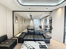 万达中心丨200平豪装丨现代轻奢风丨4个办公室丨电梯口户型