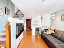 在租5000 业主送家电 可自用注册公司 万博CBD旺