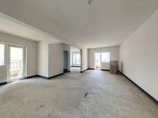 户型好,独门独户,三房两卫,三面采光,清水毛坯,随心装修